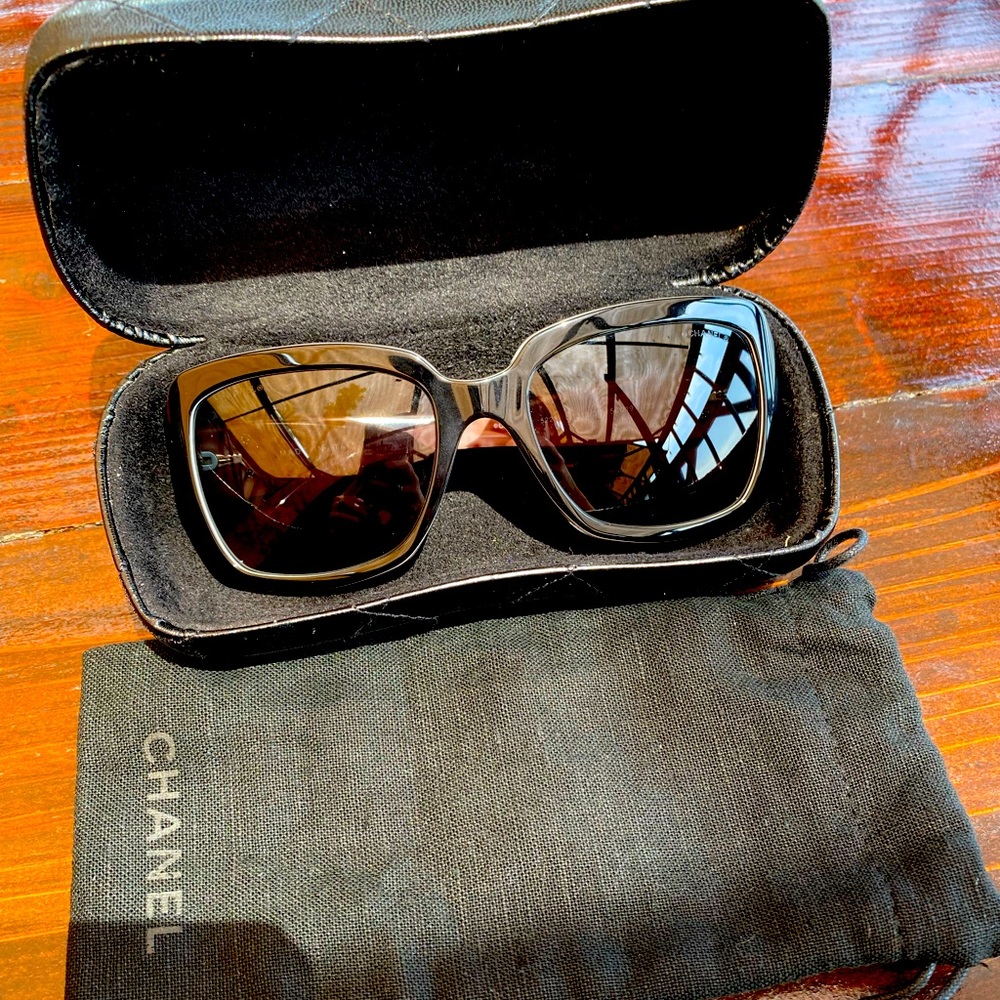 Gorgeous CHANEL Oversized Sunglasses